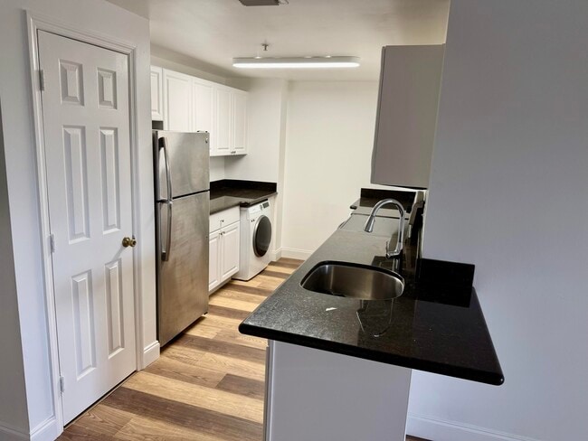 Building Photo - 2080 Greenview Shores Blvd