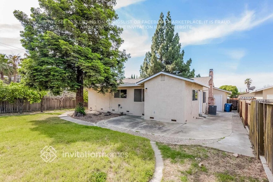 Building Photo - 1529 Sandy Ct