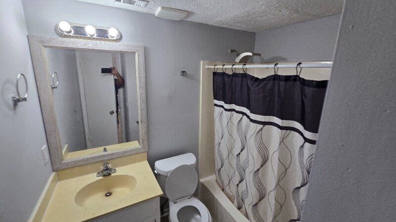 Building Photo - 825 Bradley Cir