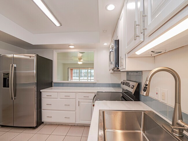 Building Photo - 600 Royal Palm Blvd