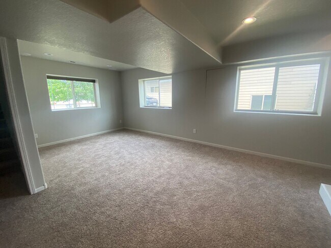 Building Photo - 4 BED | 3 BATH | 3 CAR GARAGE | SUMMERSET