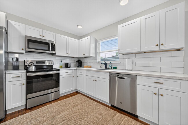 Building Photo - 2212 Rosewood St