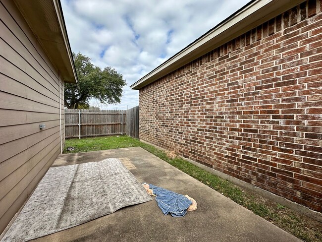 Building Photo - Spacious 4BR/3BA Baylor Bubble Home Minutes from Campus!