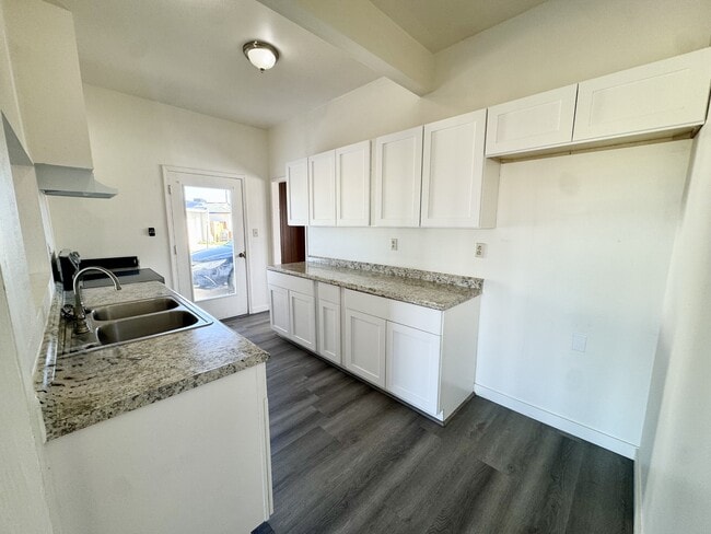 Building Photo - 21331 Heather Pl