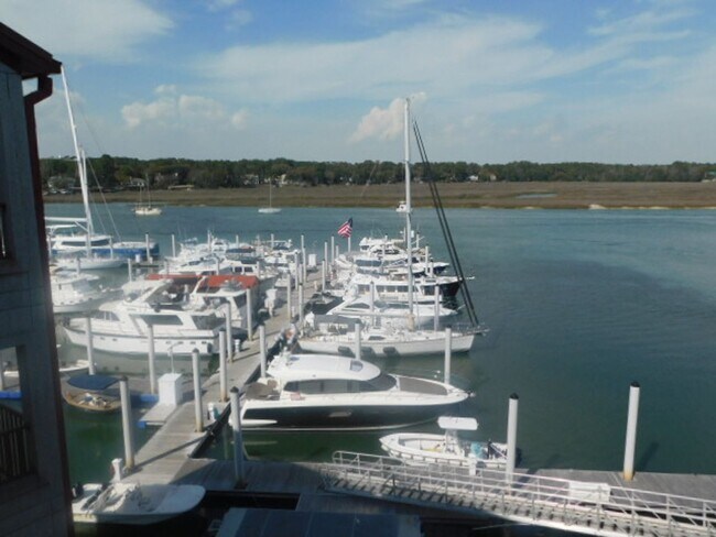 Building Photo - Remodeled 2 Bedroom 2 Bath Condo Over Looking Broad Creek