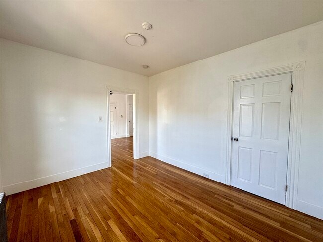 Building Photo - 33 Hollis Ave
