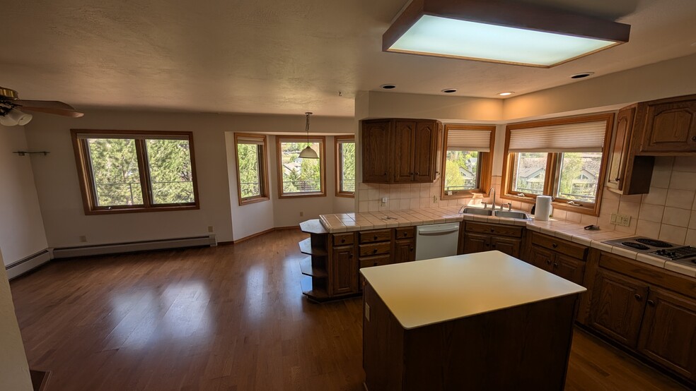 Building Photo - 202 Hillcrest Dr