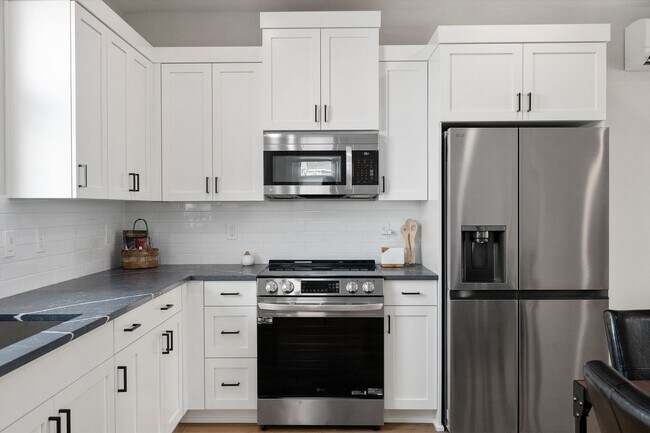 Building Photo - Move In Special Up to 3 Months Free- Newbe...