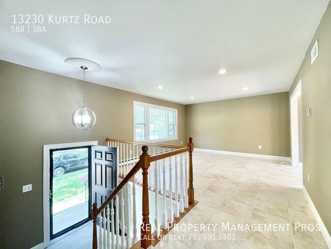 Building Photo - FIVE BEDROOM THREE FULL BATH!  UPDATES GAL...