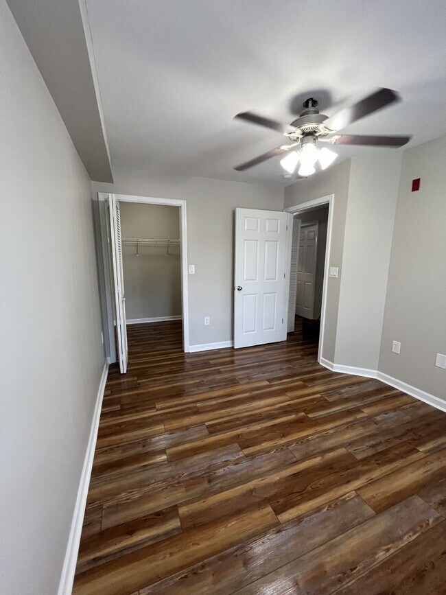 Building Photo - 3-bedroom, 2-bath Condo near ETSU, $1900 p...