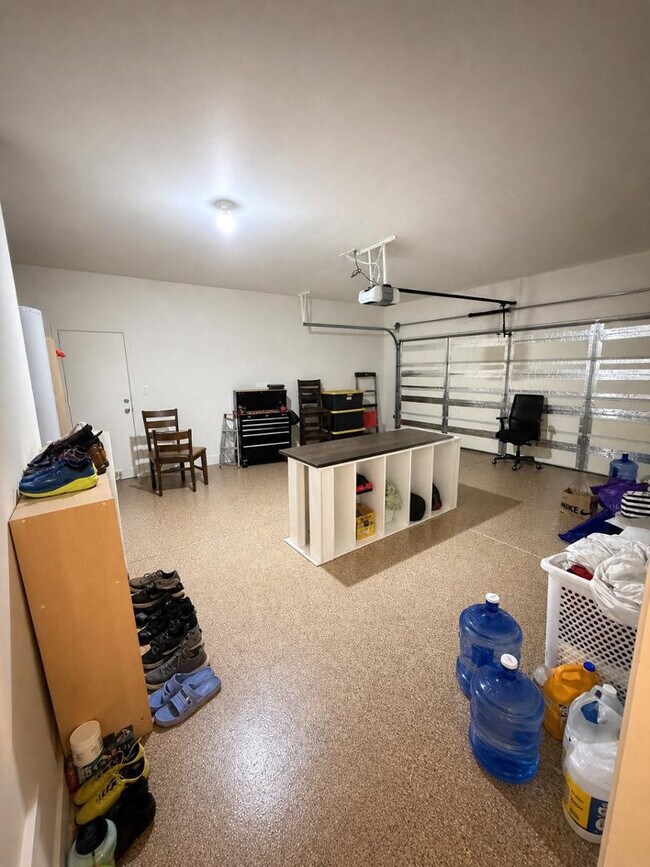 Building Photo - 4723 W Gelding Dr
