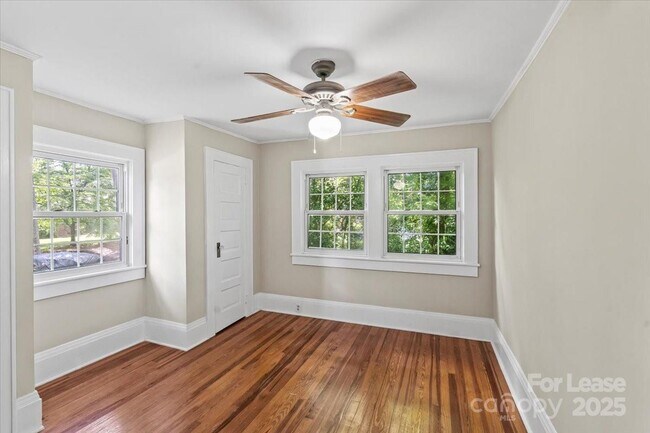 Building Photo - 904 Edgewood Cir