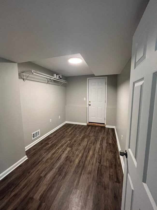 Building Photo - 41 Capri Dr