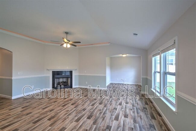 Building Photo - 1303 Lindale Pl