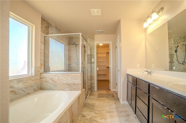 Building Photo - 602 W Vega Ln