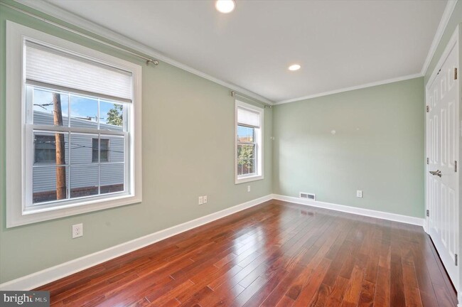 Building Photo - 100 Sigel St