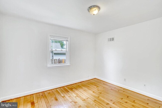 Building Photo - 5608 Tremont Dr