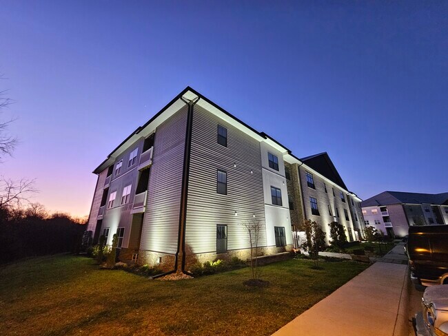 Building Photo - 1300 Stoney Ridge Blvd