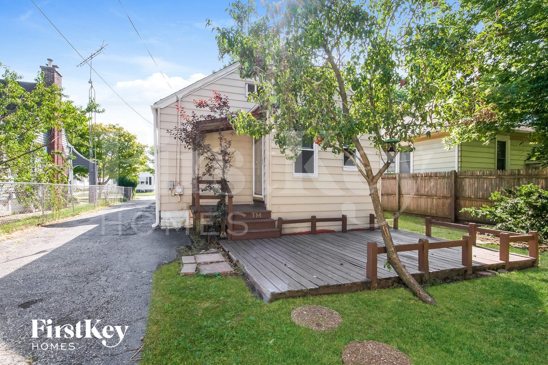 Building Photo - 216 S Elmwood Ave