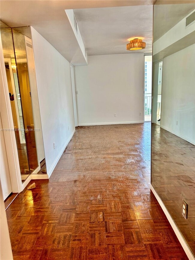 Building Photo - 609 Ocean Dr