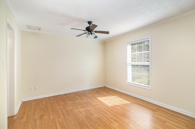 Building Photo - 1520 Magnolia St NE