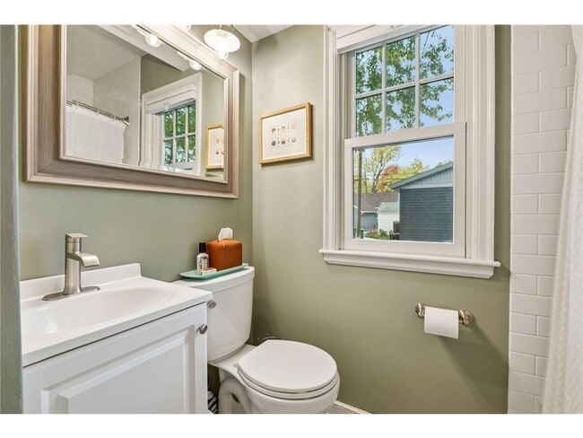 Building Photo - 3040 Hampshire Ave S