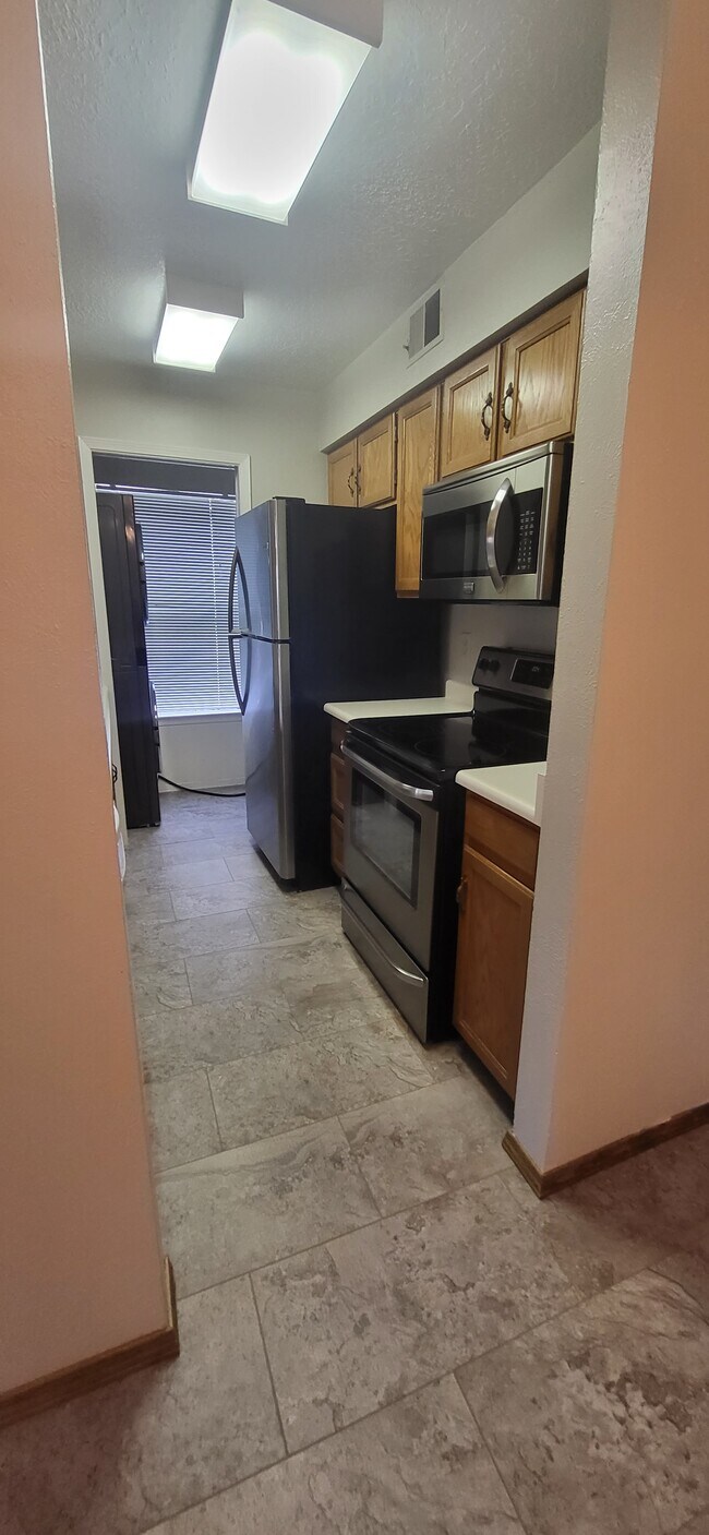 Building Photo - 505 Oppenheimer Dr