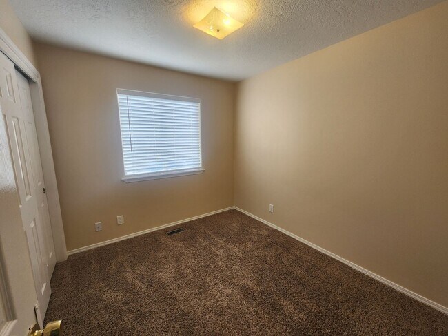 Building Photo - 3 Bedroom Home