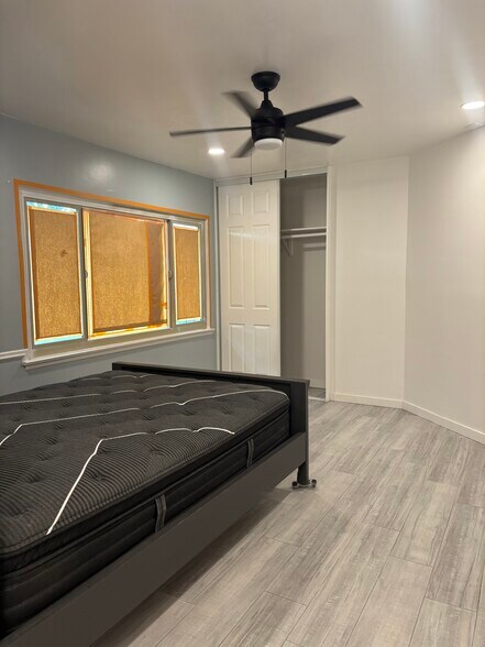 Building Photo - 1550 N Cypress Ave