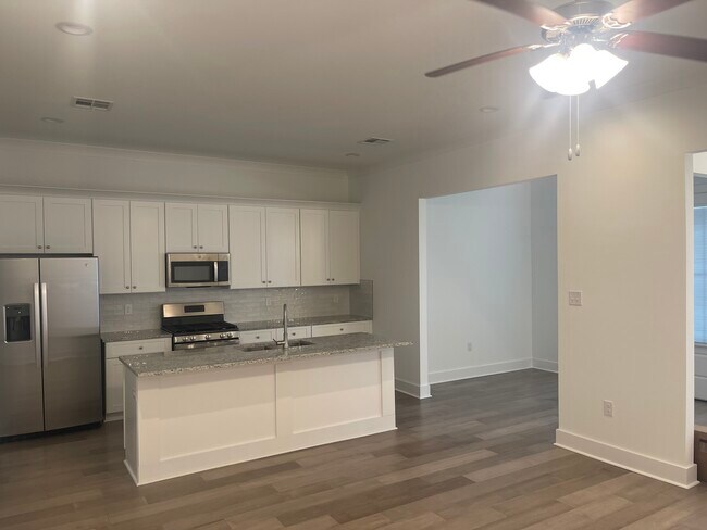 Kitchen - 10144 The Grove Ave
