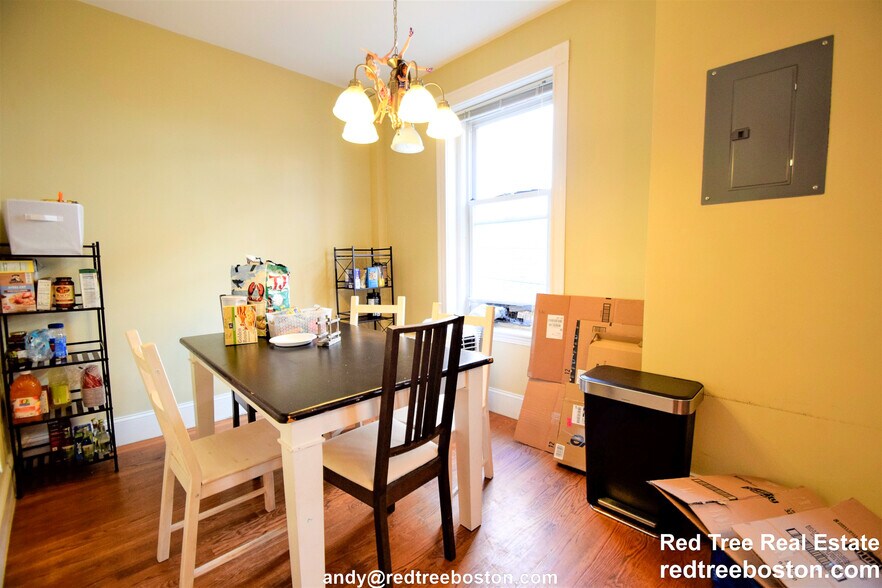 Building Photo - 184 Saint Paul St