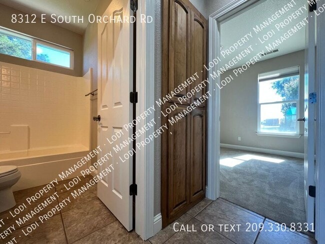 Building Photo - 8312 E Orchard Rd