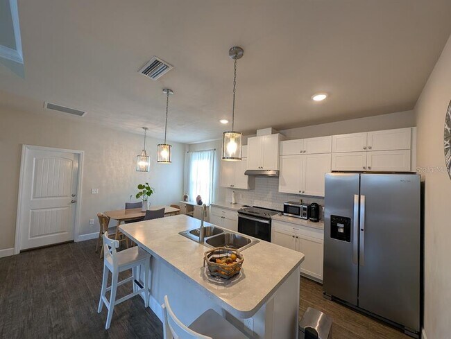 Building Photo - 1750 SW 246th Dr