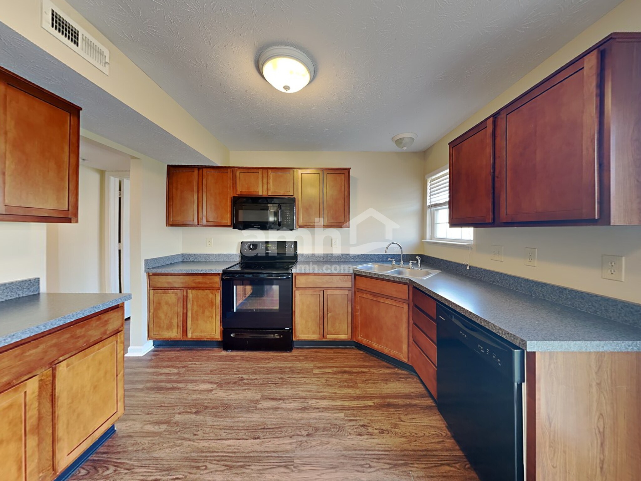 Building Photo - 5633 Rambling Dr