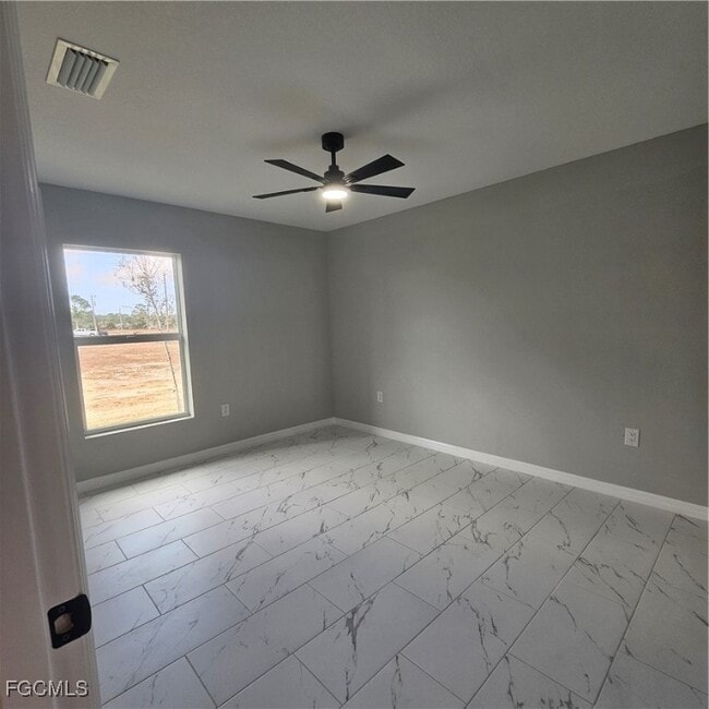 Building Photo - 1010 NE 34th Ln