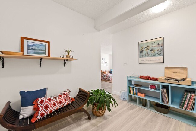 Building Photo - Kakaako Royal Court 2 Bedroom 2 Bathroom 1...