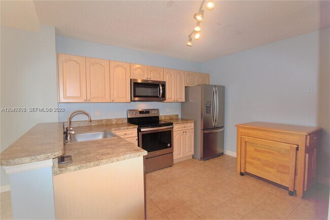 Building Photo - 5641 Riverside Dr