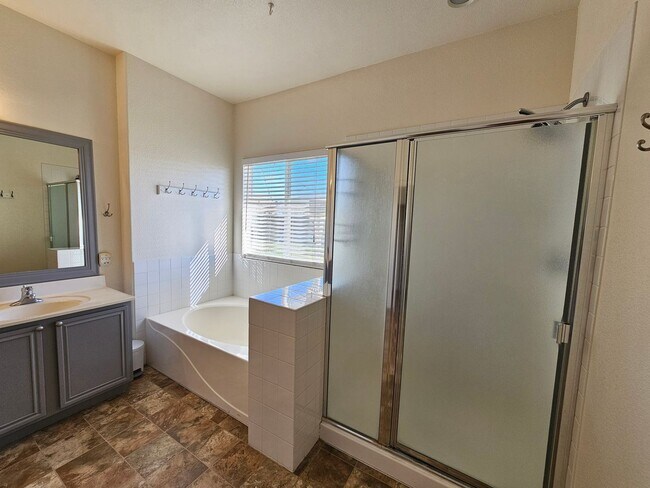 Building Photo - Cold Springs Beauty - Immaculate Newer Hom...