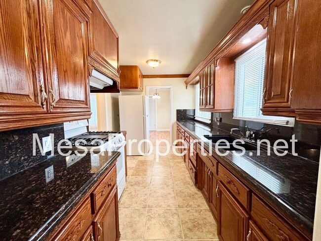 Building Photo - 17571 Deodar Ave