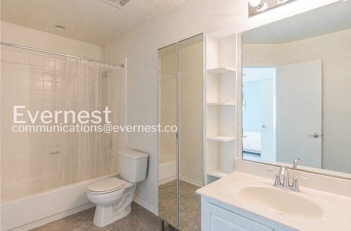 Building Photo - 7200 Derby Downs Dr
