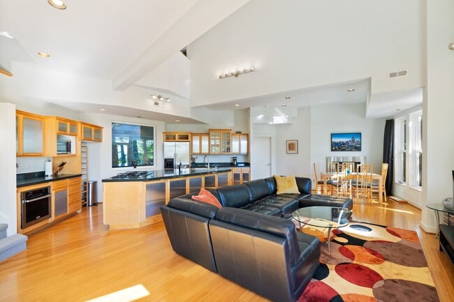 Building Photo - Sleek, spacious 3-bdrm/2.5-bath contemporary in SW Hills. Office, wine cellar, views, near Washin...