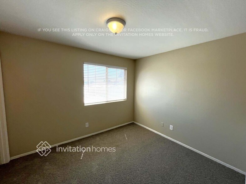 Building Photo - 12112 W Dahlia Dr