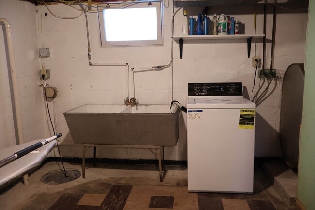 Building Photo - Bungalow in Penn Manor : 2bd/1ba
