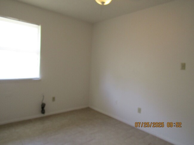 Building Photo - Very nice two-bedroom townhome, located in...