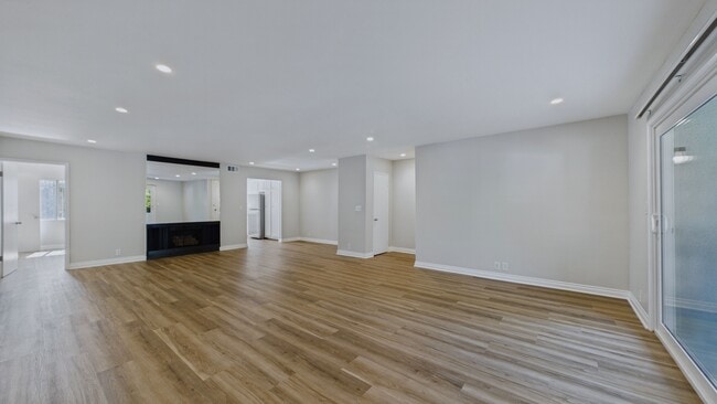 Building Photo - 420 Fairview Ave