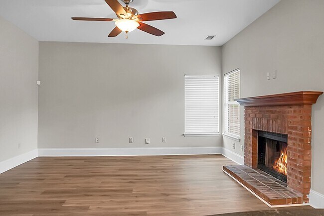 Building Photo - Gorgeous, 2 story, 4 BR, 2.5 BA Home with Fenced Yard near Magnolia Gardens