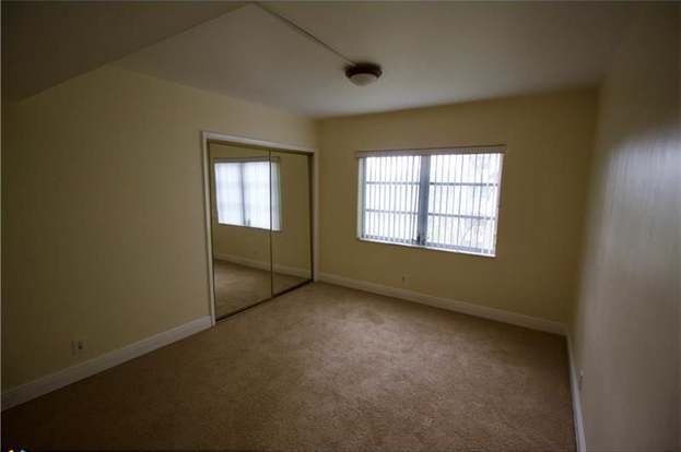 Building Photo - 3050 N Palm Aire Dr