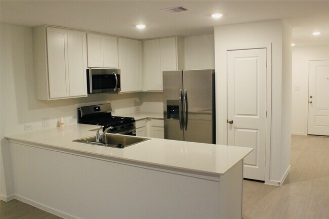 Building Photo - 1646 Gardenia Grv Ln