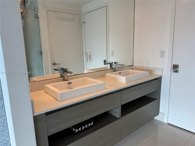 Building Photo - 460 NE 28th St