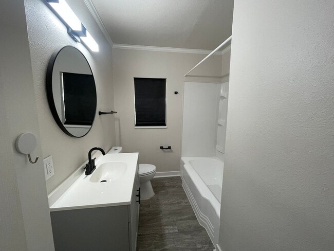 Building Photo - Highland Charmer! Come see Today!